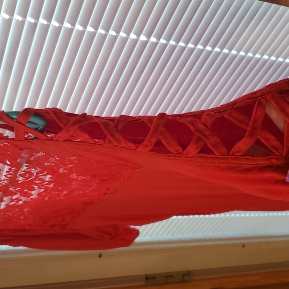 Venus Women's Medium Lace❤️ Red top, sweetheart neckline covered in sheer lace - Picture 4 of 12